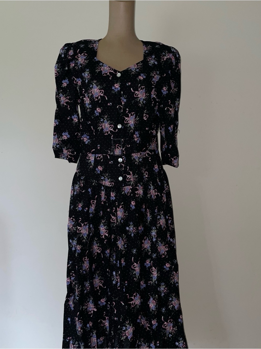 VNTGE floral button front/waist belt dress with Puff Sleeves 100% cotton